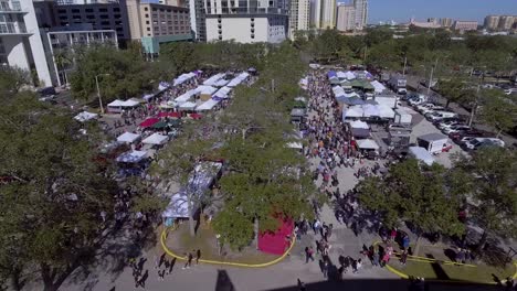 Video-De-Drones-Aéreos-De-4k-Del-Mercado-De-Agricultores-En-El-Estacionamiento-Del-Estadio-De-Fútbol-En-St