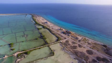 The-monuments-and-slave-huts-of-Bonaire