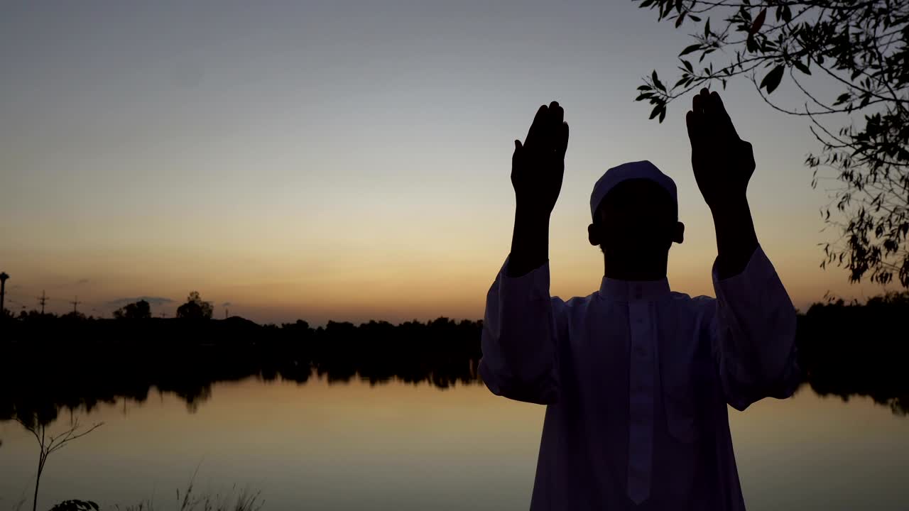 실루 젊은 아시아 무슬림 코로나19