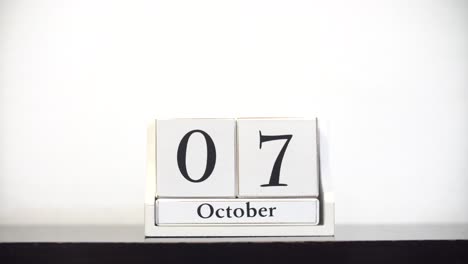 white calendar time lapse october