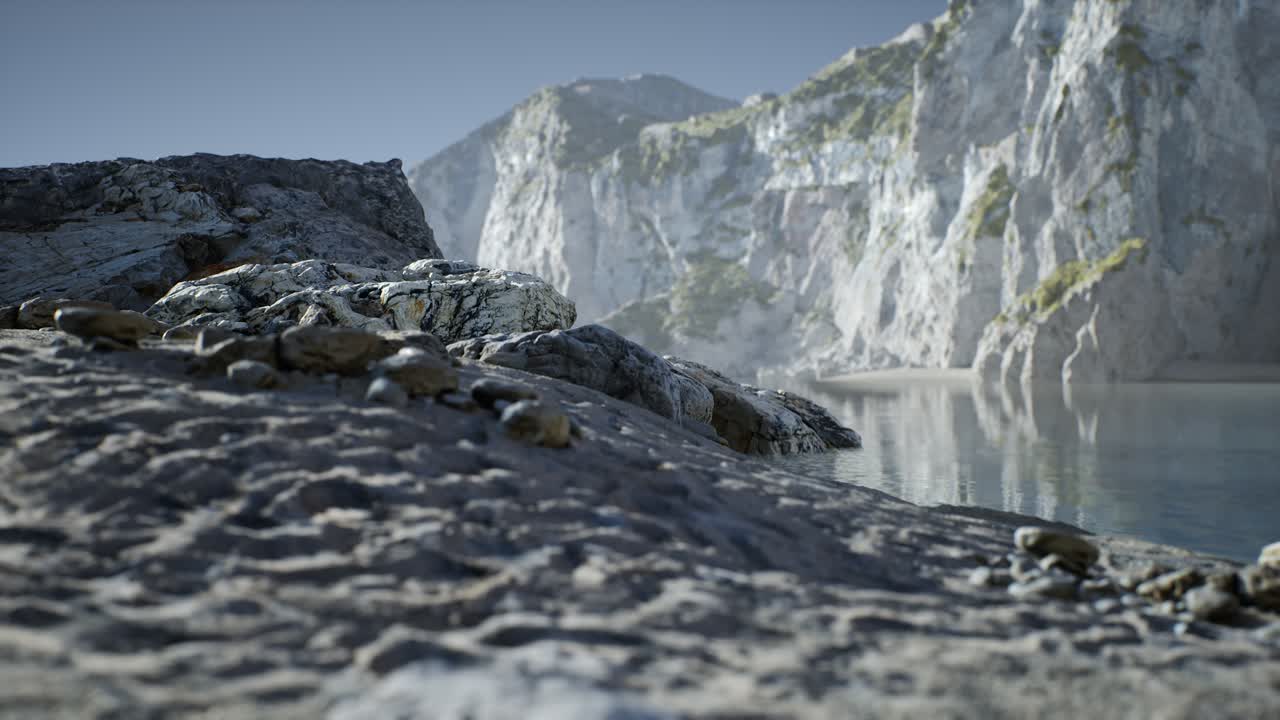 포르투갈 의 대서양 해안 에 있는 바위 들 사이 에 있는 모래 해변