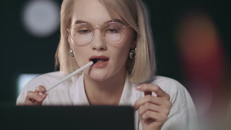 Concentrated-business-woman-looking-laptop-screen-in-dark-office