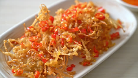 Fried-Enoki-Mushroom-or-Golden-Needle-Mushroom-with-Salt-and-Chilli---vegan-and-vegetarian-food-style