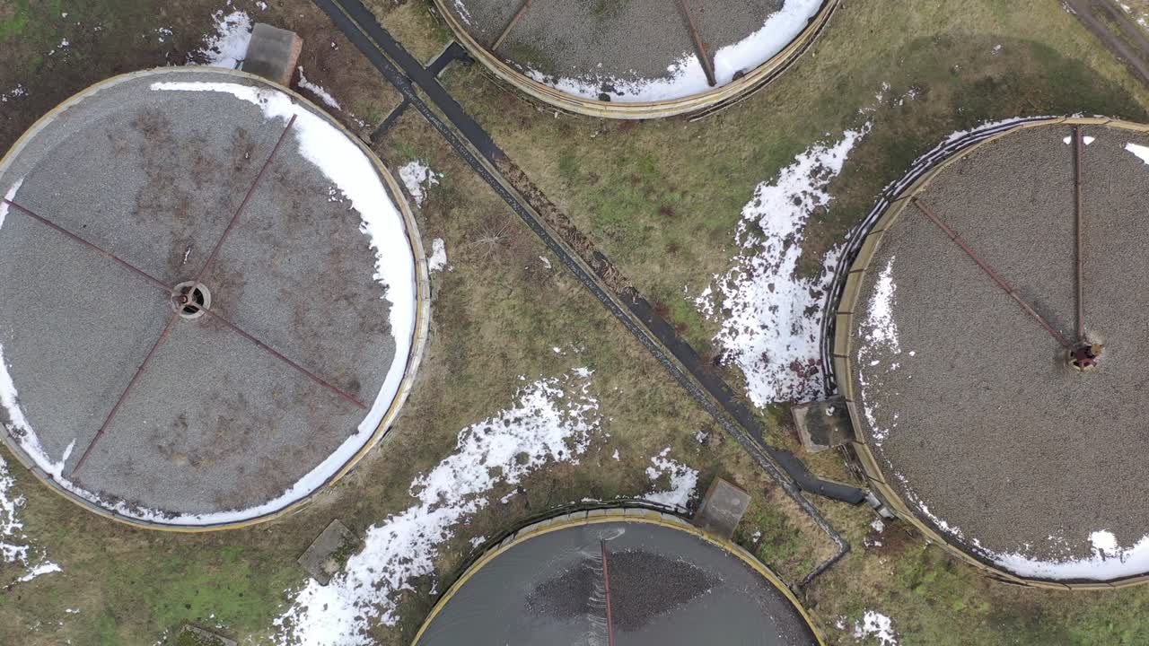 planta de aguas residuales, vista aérea. limpieza, purificación y filtración de las aguas residuales
