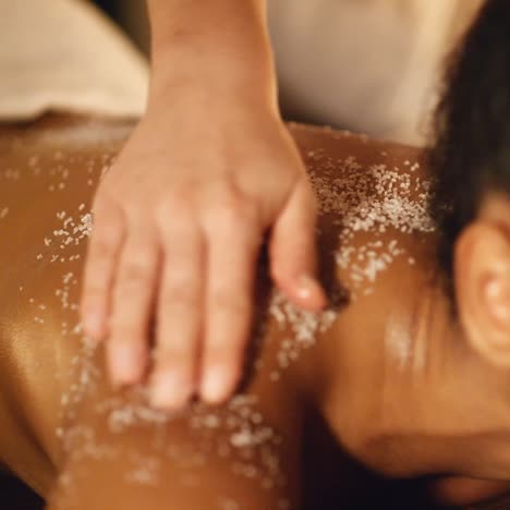 procedimiento de spa con sal marina