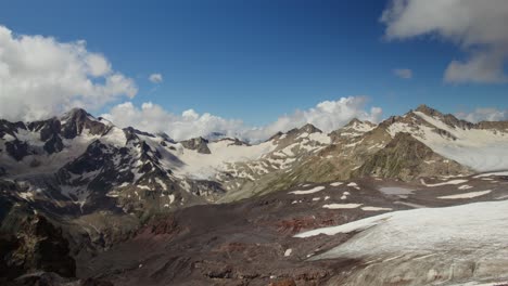 majestuosa cordillera con glaciares