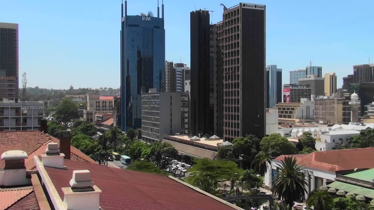 Plano geral do horizonte de Nairóbi, Quênia.