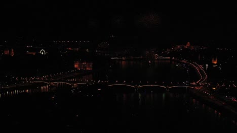 Großes-Feuerwerk-In-Budapest-Am-20.-August-Ungarischer-Nationalfeiertag