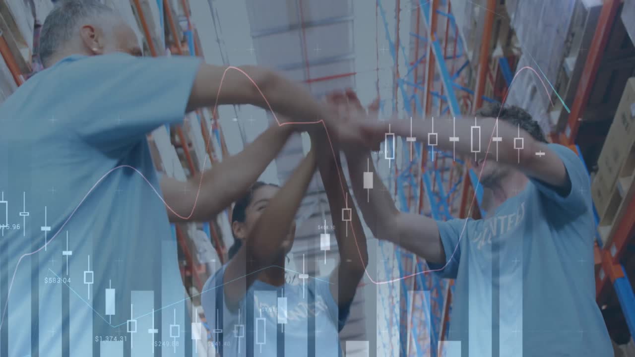 창고에서 남성과 여성의 손으로 쌓는 것에 대한 통계 및 금융 데이터 처리의 애니메이션