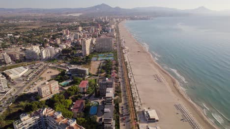 apartamentos de lujo frente al mar y edificios hoteleros en san juan playa, ciudad de alicante, costa de españa