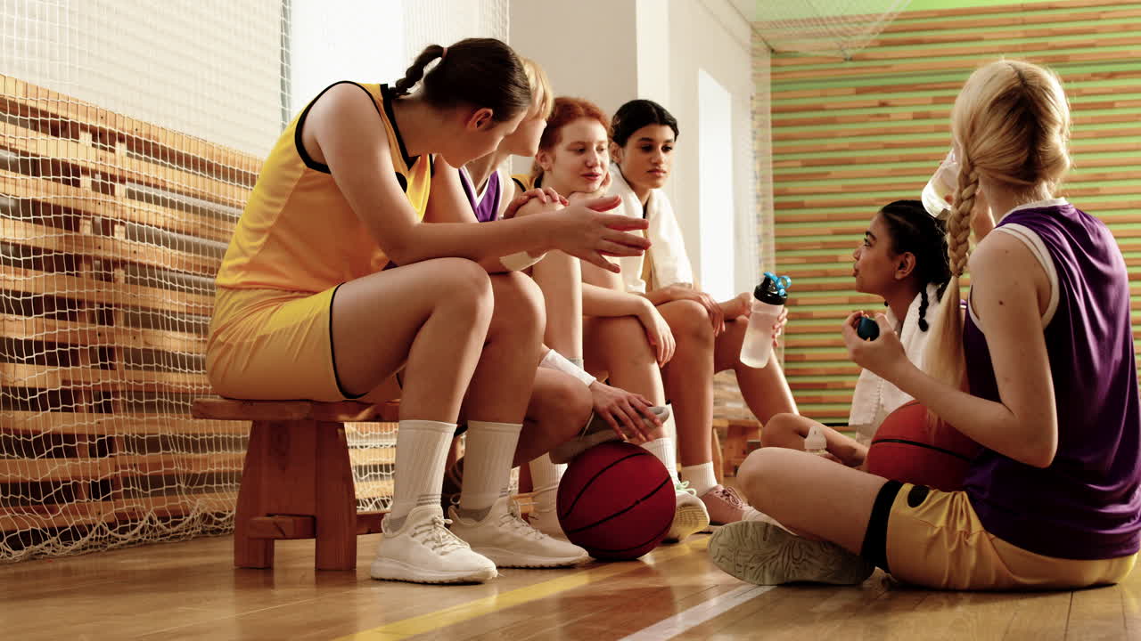 농구장에서의 소녀들