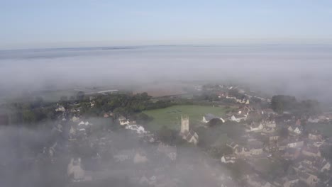 toma de dron panorámica a través de islip 01