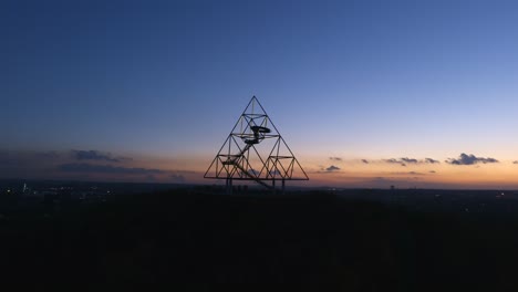 Tetraeder-or-tetrahedron-in-Bottrop-at-sunset,-Germany