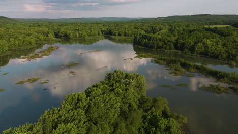 Aguas-Tranquilas-Del-Lago-Sequoyah-En-Arkansas,-Ee.uu.---Toma-Aérea