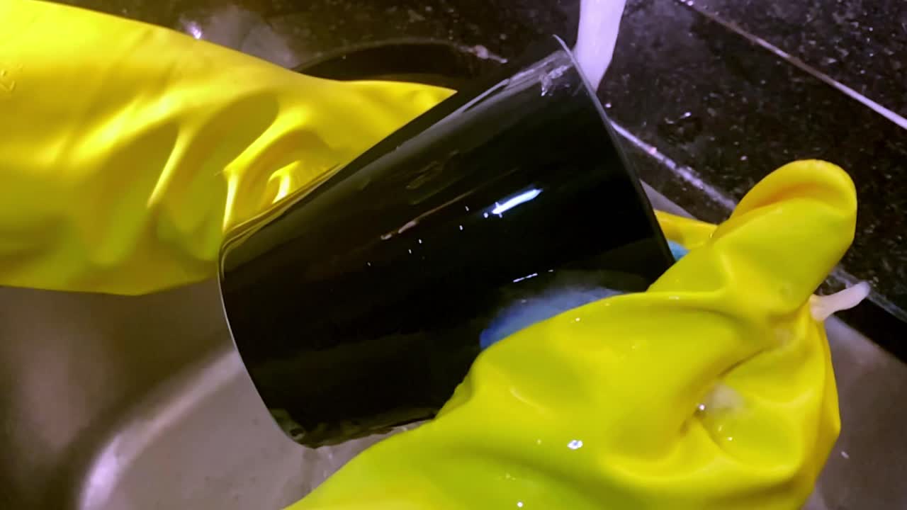 집안 일, 더러운 접시, 소독, 부을 끔하게 유지, 느린 동작