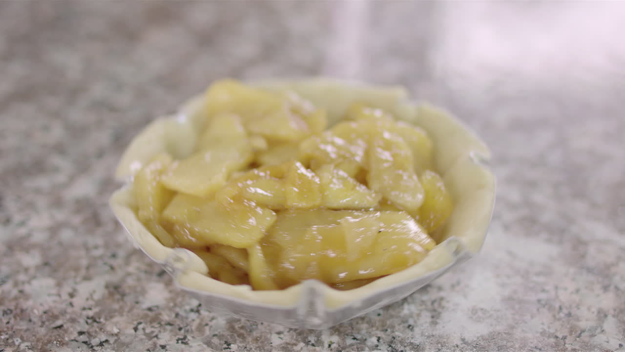 niño chef cocinando, cortando y horneando, minichef