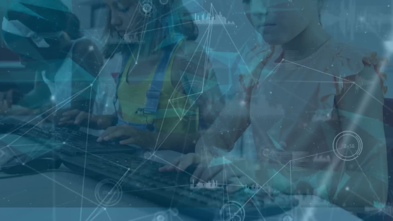 컴퓨터를 사용하는 다양한 비즈니스 사람들에 대한 데이터 처리의 애니메이션