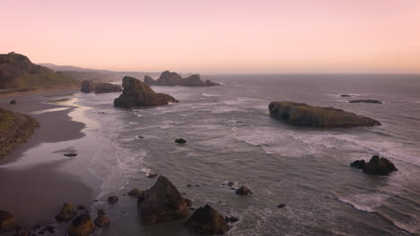 Myers-Creek-In-Der-Nähe-Von-Gold-Beach,-Süd-Oregon,-USA,-Luftaufnahmen,-Aufgenommen-Bei-Sonnenuntergang