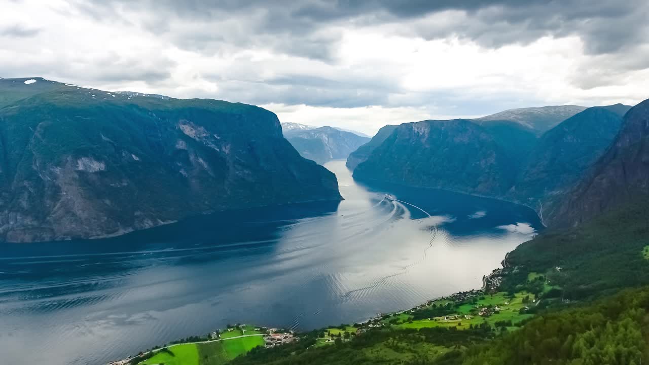 Stegastein Lookout Schöne Natur Norwegen.