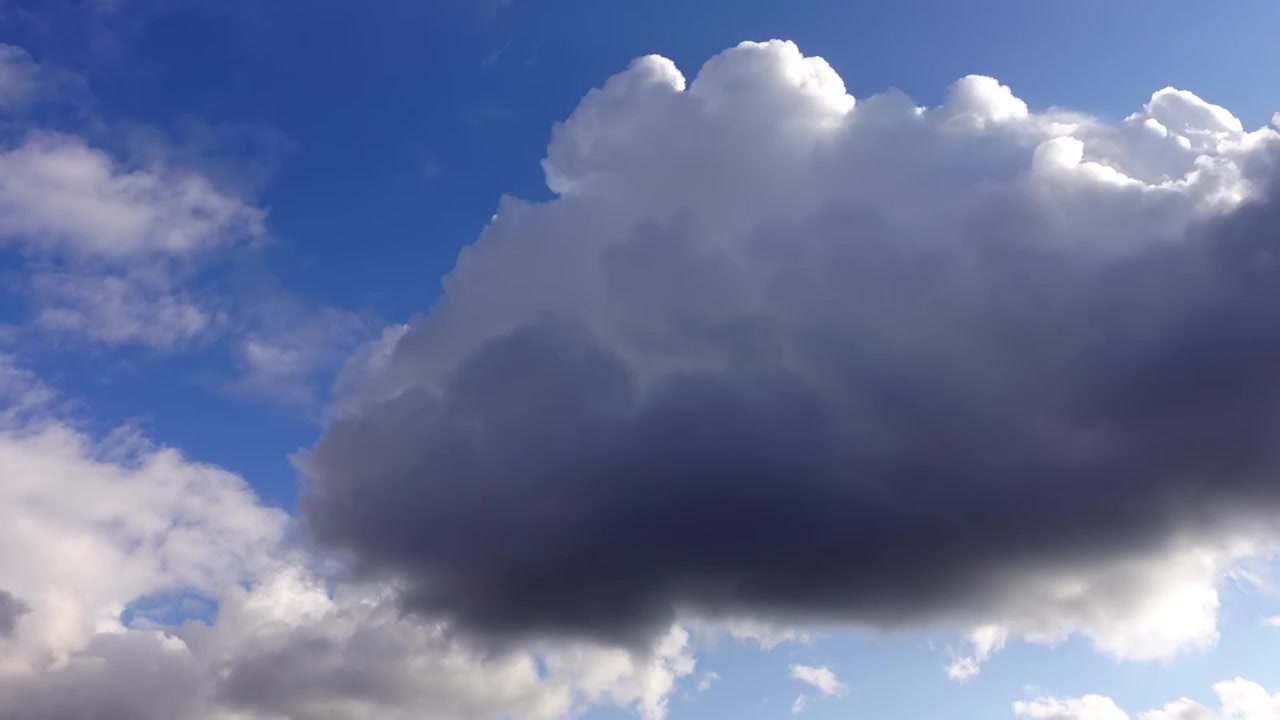 Nuvens no céu. Filmagem em Time lapse.