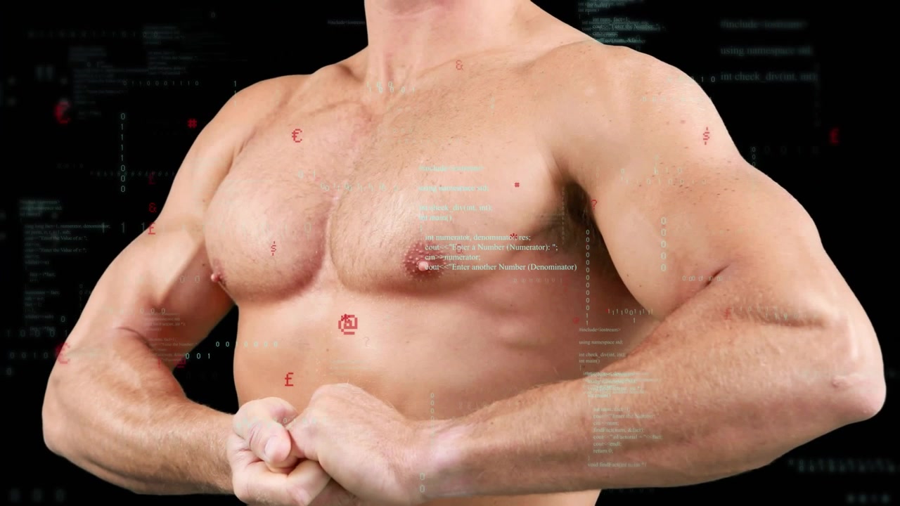Fitness modelka drží napjatou pózu, zatímco kamera stoupá, zdůrazňující prsní svaly, s HUD sledujícím hrudník.