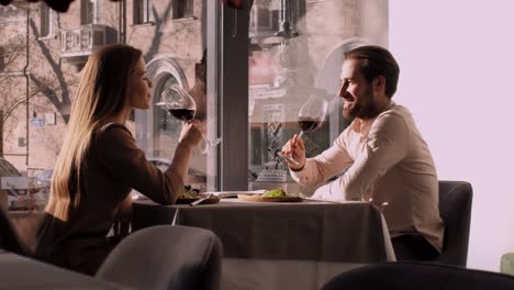 couple enjoying a romantic dinner