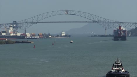 puente de las americas , trafico naval