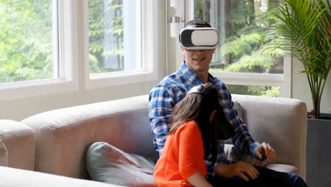 padre e hija usando auriculares de realidad virtual 4k