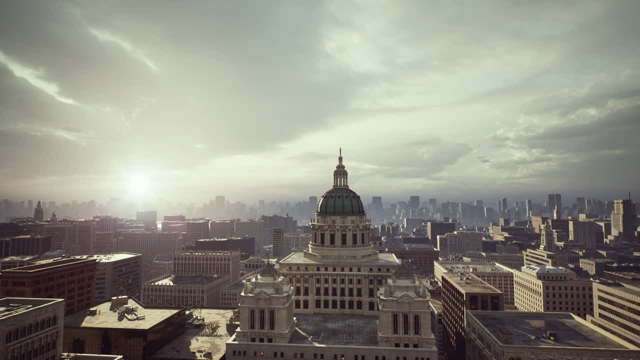 Linda cidade ao nascer do sol: o nascer do sol banha o horizonte histórico com luz quente