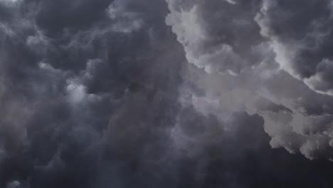 移動的 cumulonimbus 雲的景色,雷暴