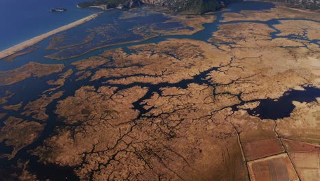 Luftbild-Von-Dalyan-Delta-Und-Iztuzu-Strand-Im-Herbst
