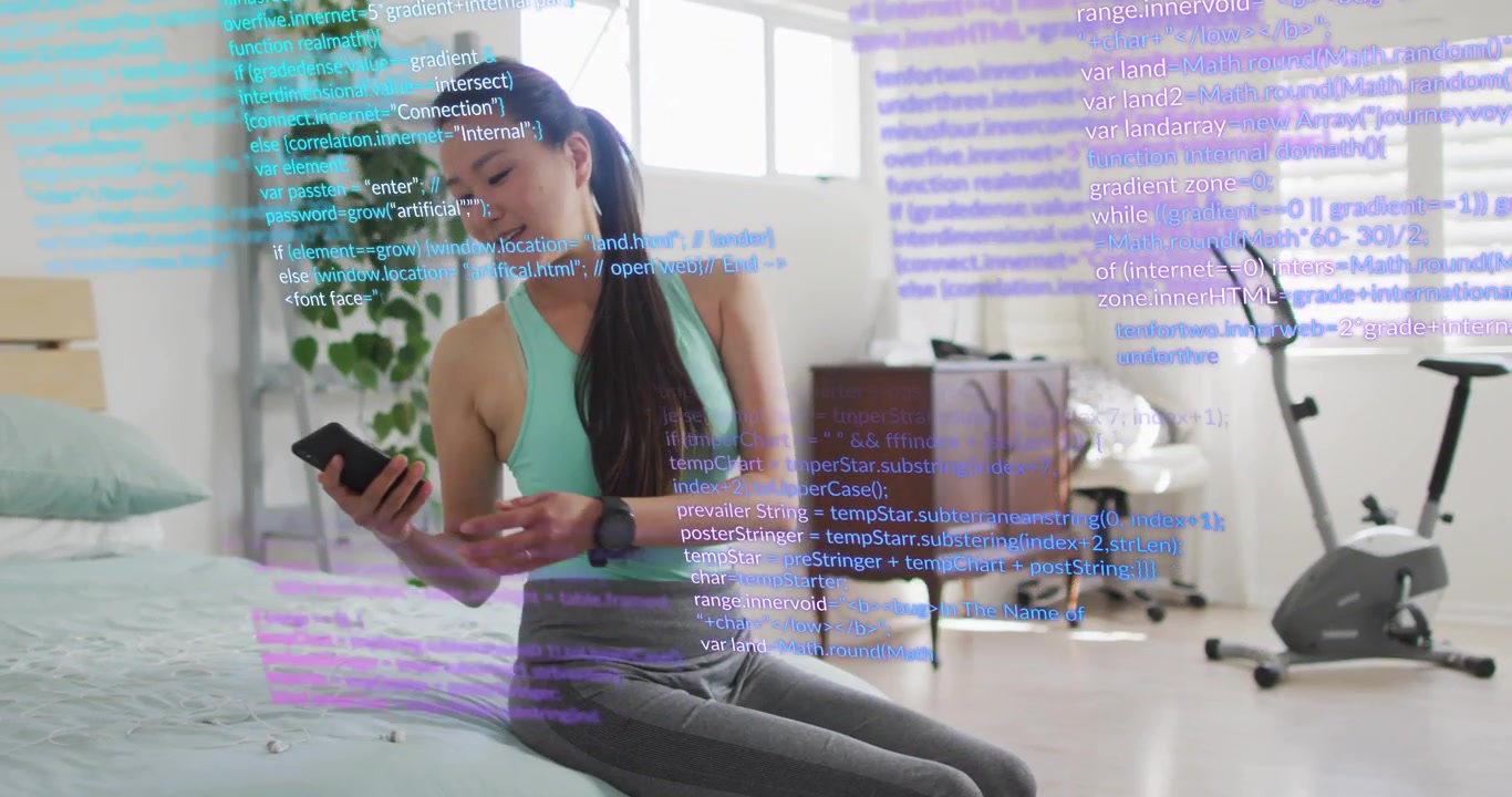 Donna di mezza età che individua il telefono in camera da letto, afferrandolo per esaminare i dati di fitness con una sovrapposizione di codice.