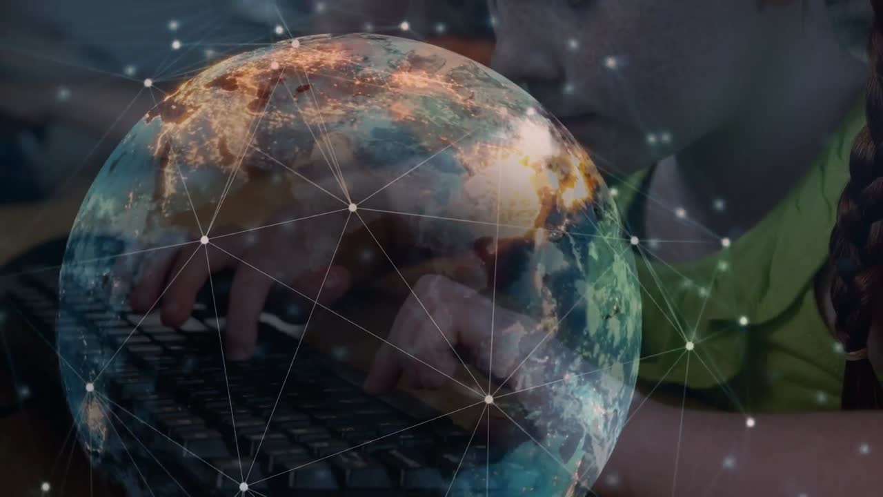 animación de la red de satélites digitales en todo el mundo sobre chica caucásica usando el teclado de la computadora