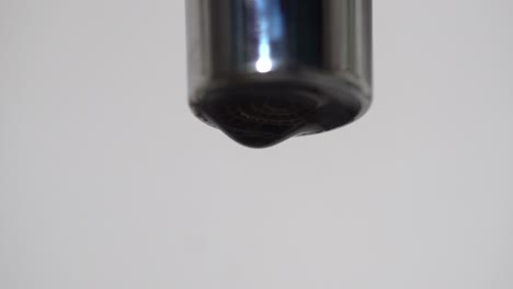 primer plano de una tapa del extremo del grifo