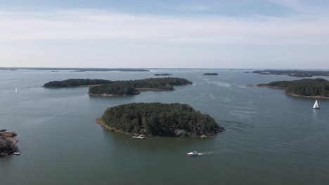 Aerial-Footage-of-a-Motorboat-in-the-Finnish-Archipelago-near-Turku,-Finland
