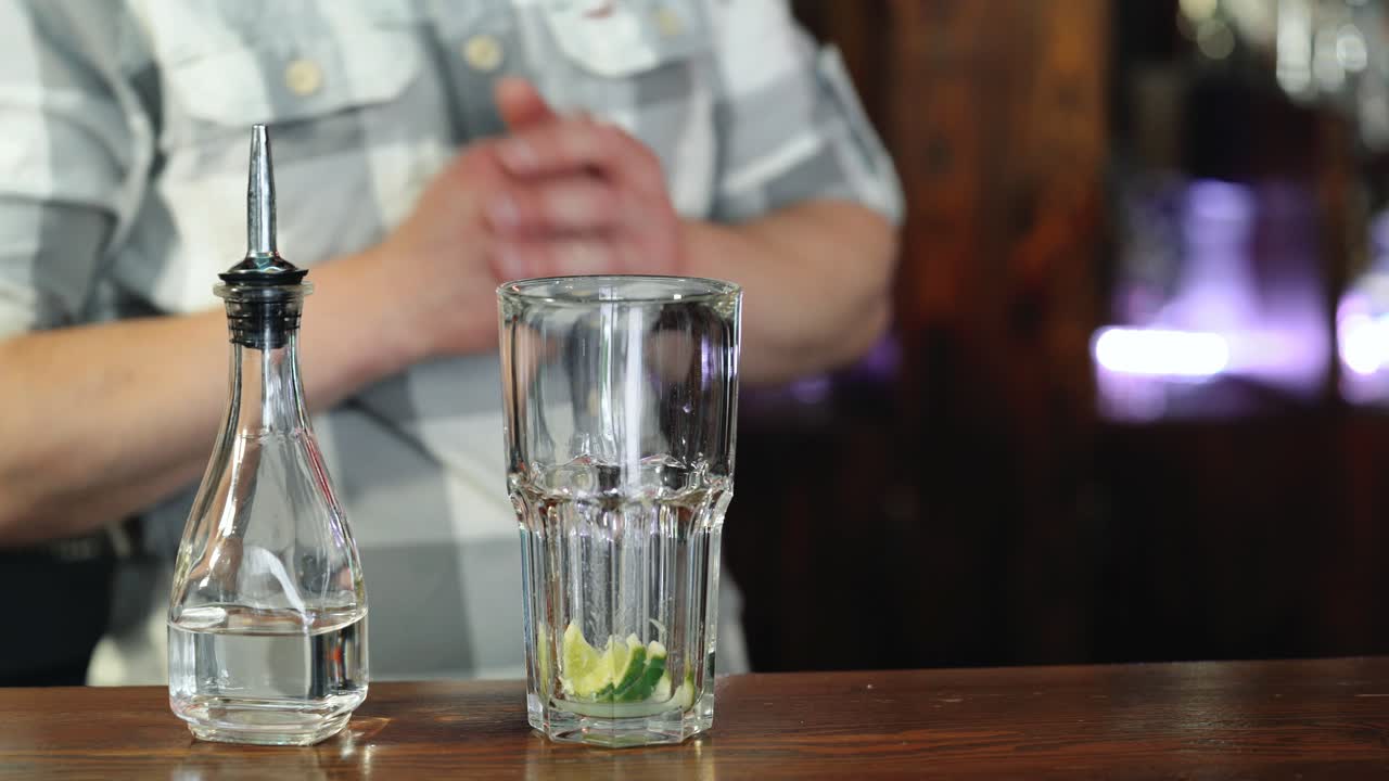Bartender preparing cocktail. ?oncept about service and beverages. ?lose up