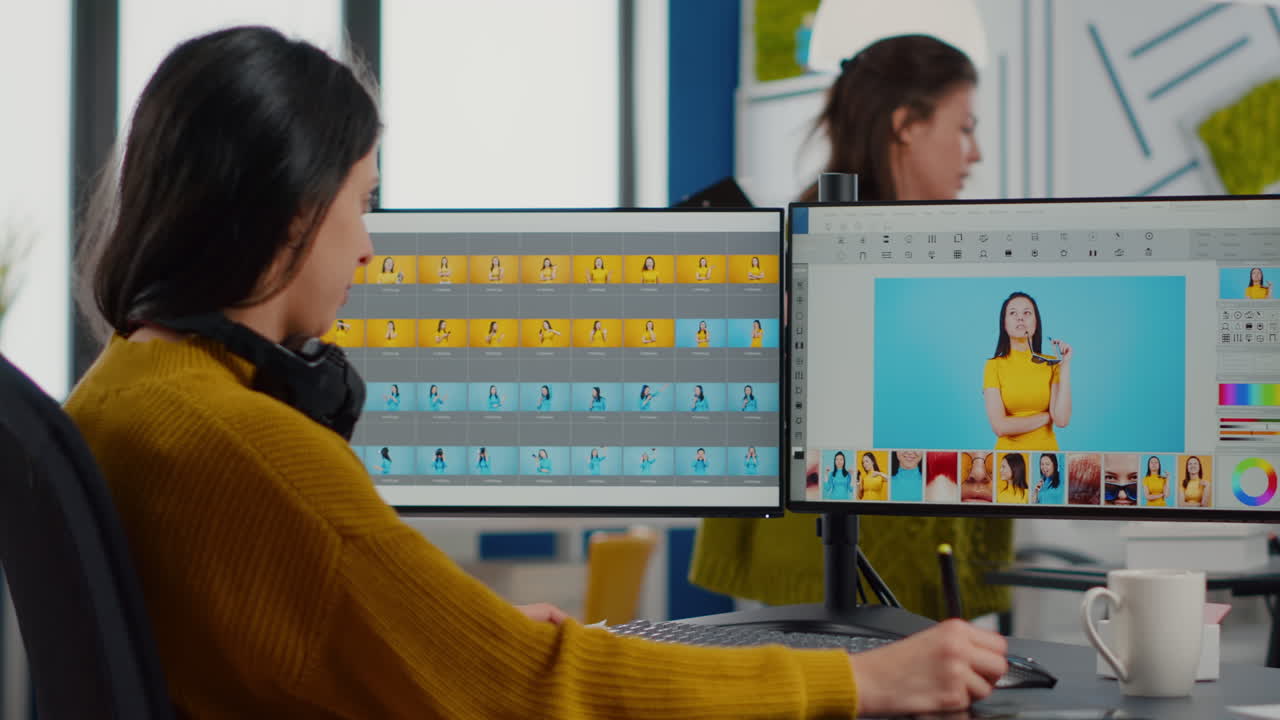 editor de fotos trabajando en el retocado de fotos por computadora