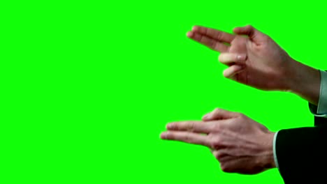 las pistolas de los dedos del hombre de negocios en traje en la pantalla verde del video 4k.