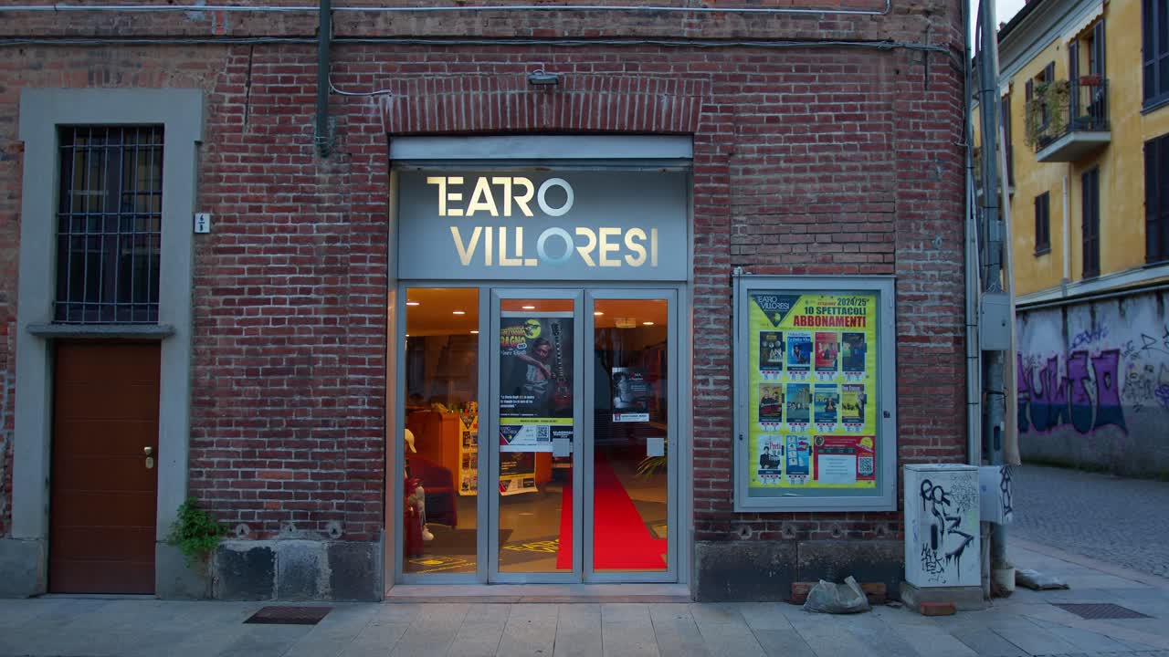 A slow-motion push-in shot of Monza’s historic theatre on a gimbal