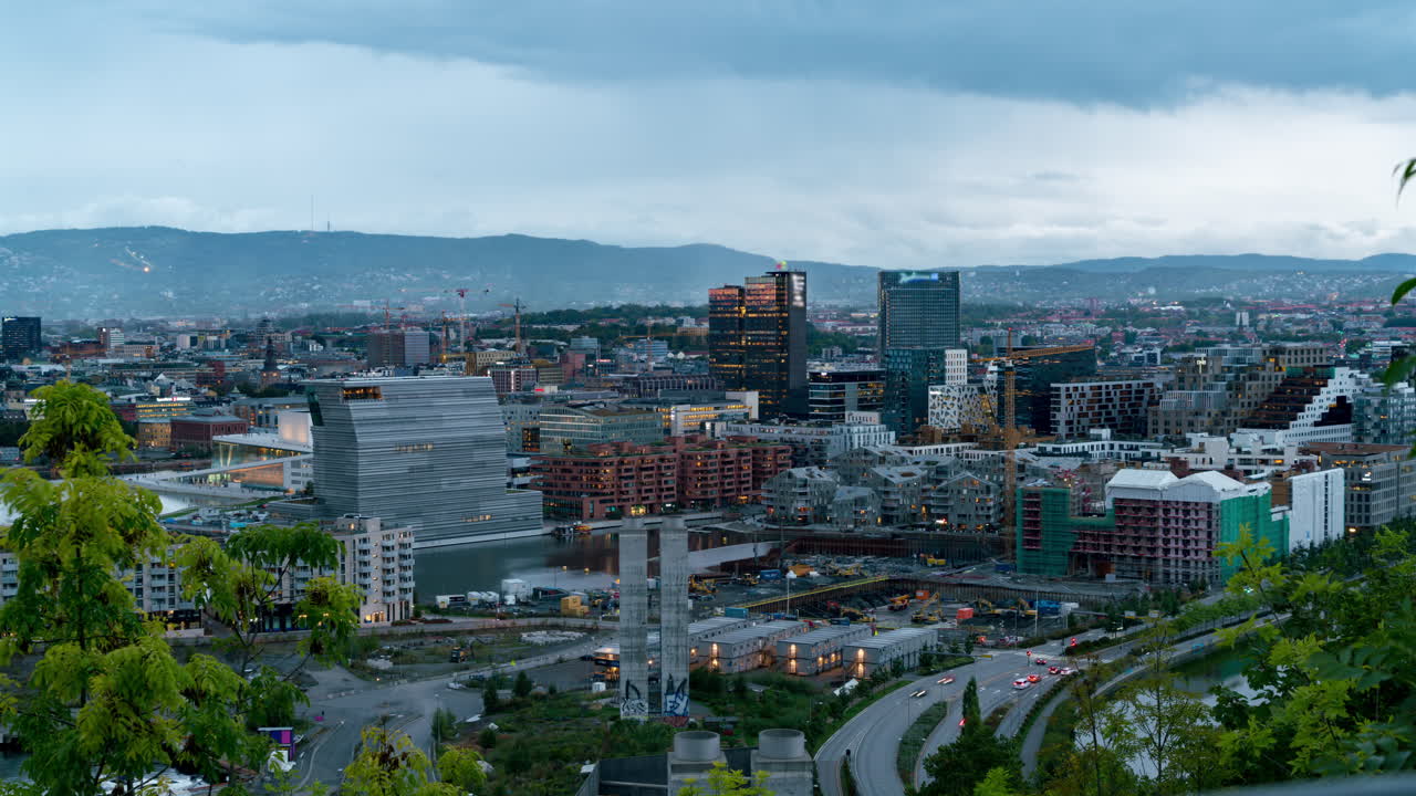 paisaje de la ciudad oslo tiempo nublado de lluvia