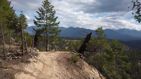 Hoodoos-Mountain-Range-Trail-Toby-Creek-Invermere-Columbia-Británica-Revelar