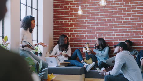 estudiantes, la universidad y la colaboración creativa