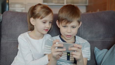 children playing on a smartphone