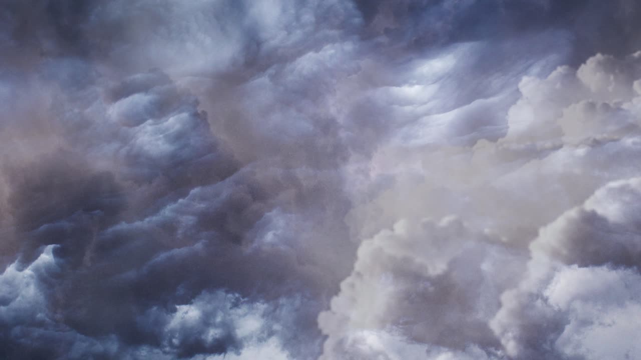 un relámpago dentro de una nube cumulonimbus, tormenta de 4k