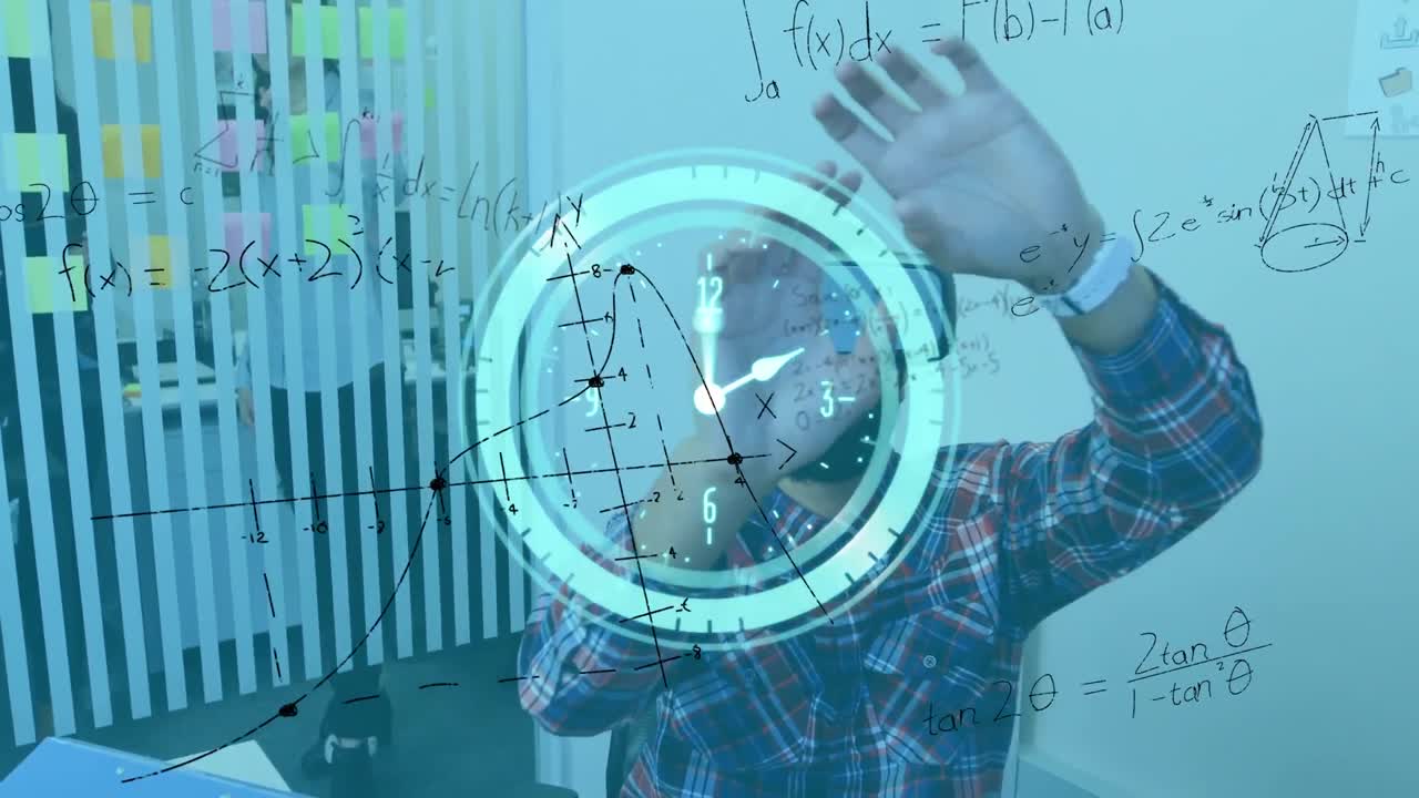 animación de reloj y fórmulas matemáticas sobre hombre de negocios usando auriculares vr