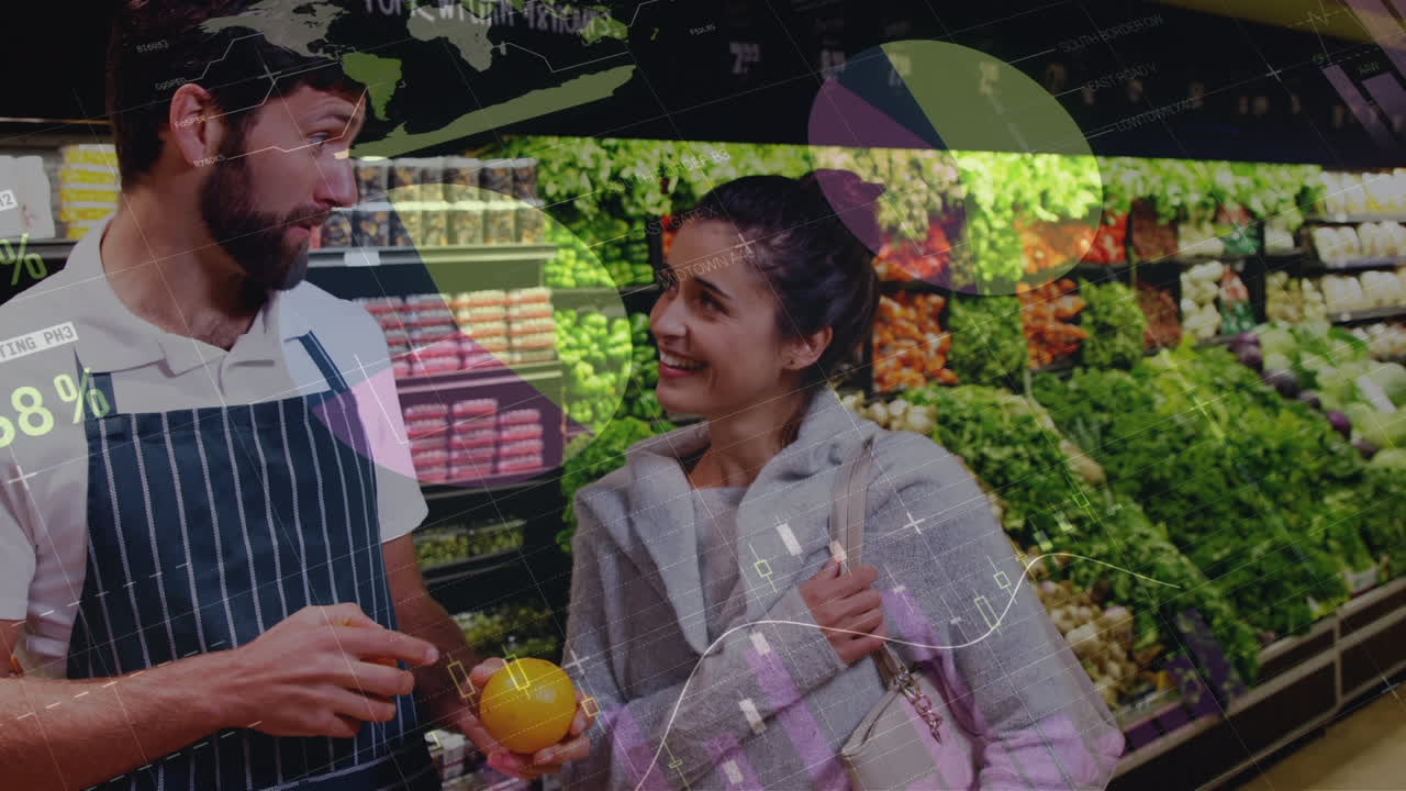 animación de gráficos financieros sobre un feliz vendedor caucásico y una cliente en una tienda de comestibles