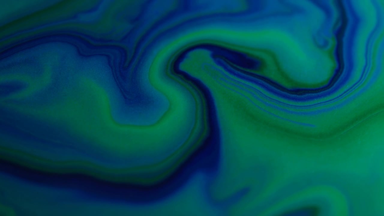 Il fotogramma centrale presenta un vortice marmorizzato blu e verde in evoluzione con movimento fluido; tonalità turchesi e verde acqua ondeggiano su una superficie lucida, creando un vibrante.
