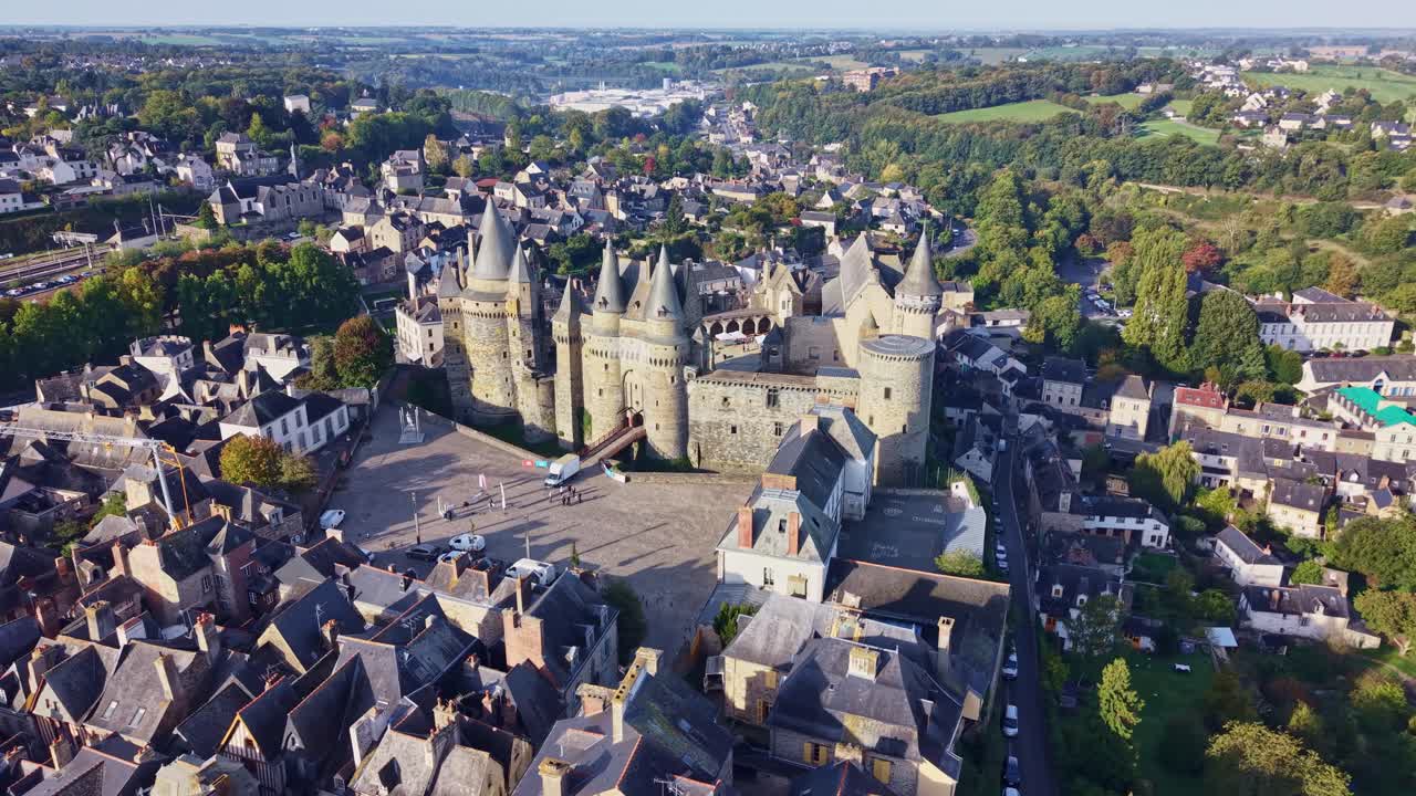 Drone orbits around the Castle of Vitré, showing the square, houses, and forest surrounding the city