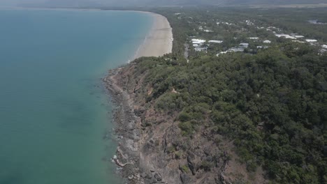 Litoral-Rocoso-De-Cuatro-Millas-De-Mirador-De-Playa-Con-Playa-Escénica---Atracción-Turística-En-Port-Douglas,-Qld,-Australia