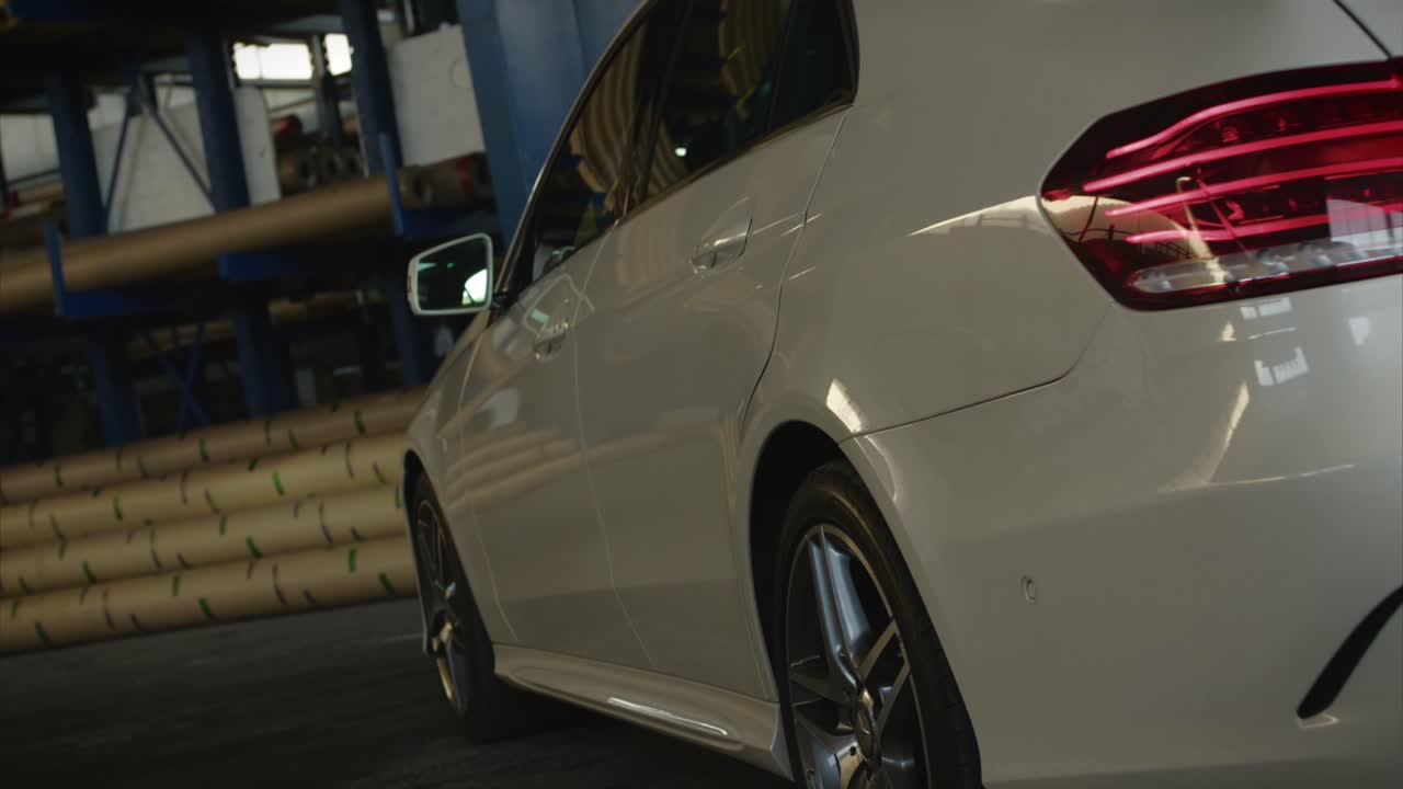 mercedes benz e class side shot from rear to front wheel detail